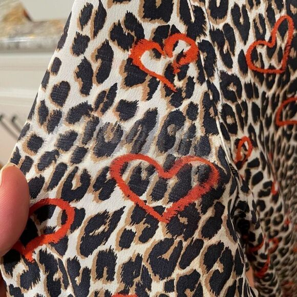 Equipment Femme Button Up Blouse M Silk Leopard Print Lipstick Heart Mob Wife - Picture 5 of 10